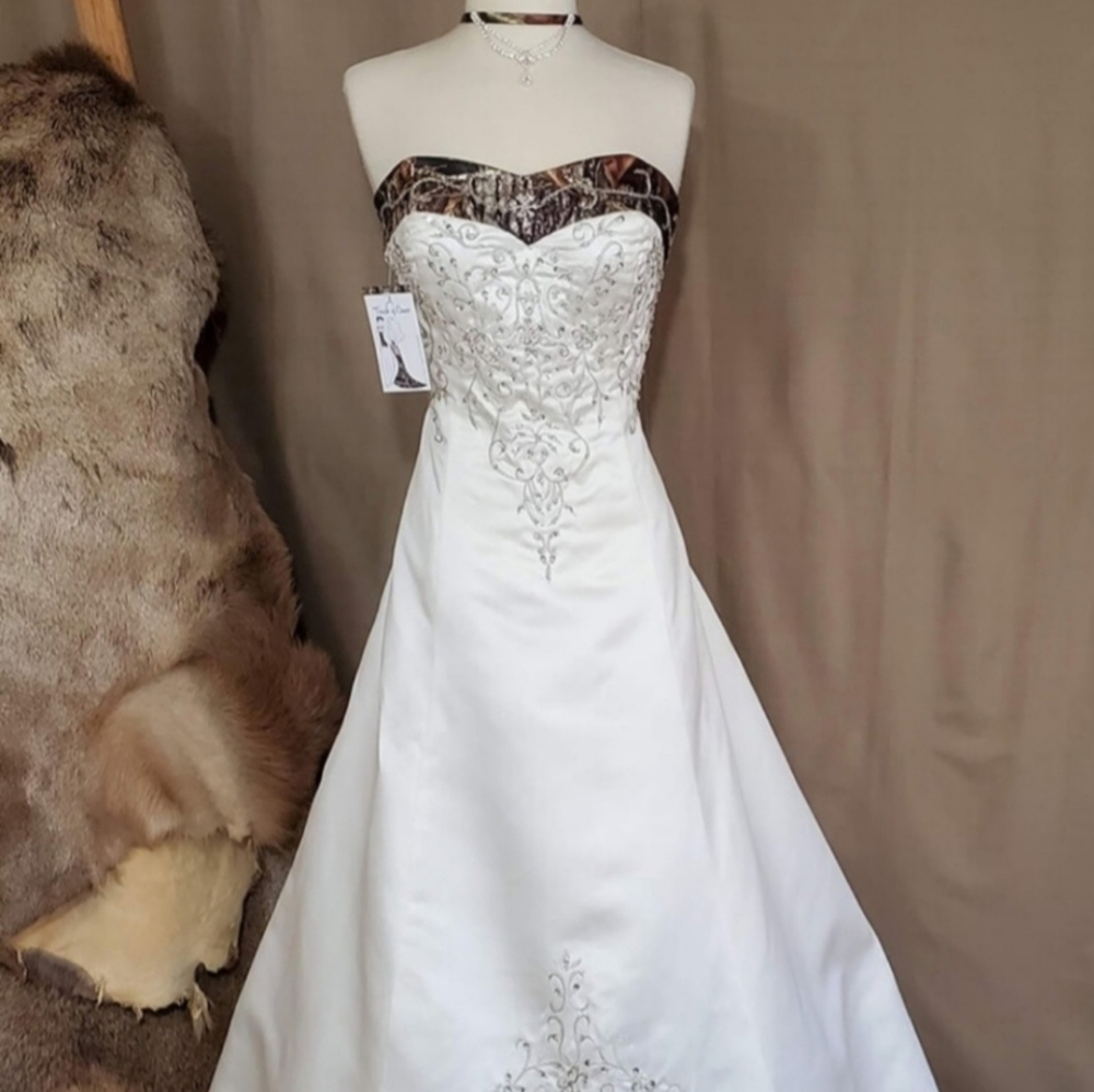 Mossy Oak Camo and Ivory Wedding Dress Size 16 NEW